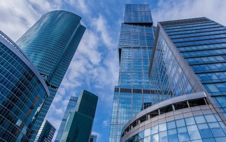 За первые два с половиной месяца 2025 года объем инвестиций в российскую недвижимость достиг 98 миллиардов рублей.